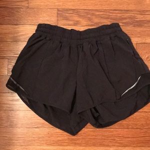 Lululemon Hotty Hot running shorts 4”